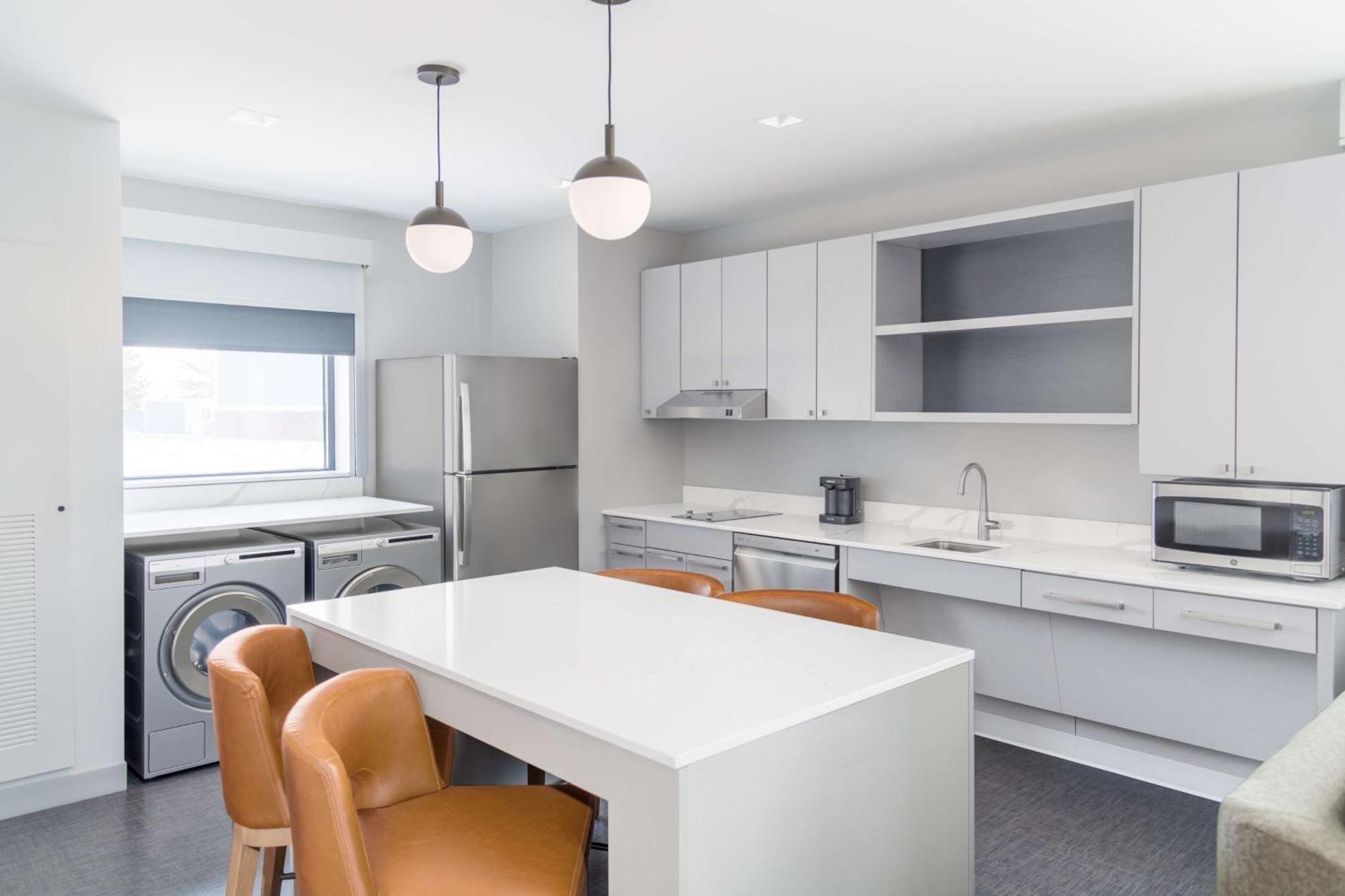 Homewood Suites By Hilton Holland Bagian luar foto