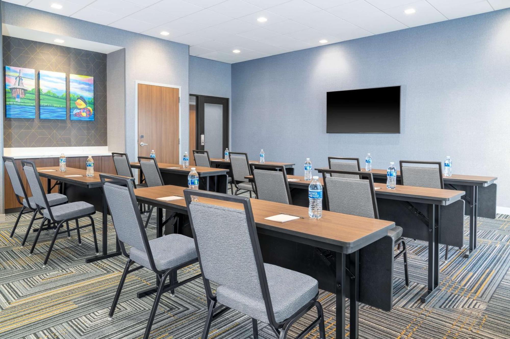 Homewood Suites By Hilton Holland Bagian luar foto