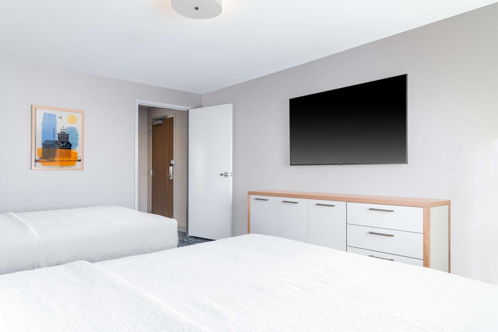 Homewood Suites By Hilton Holland Bagian luar foto